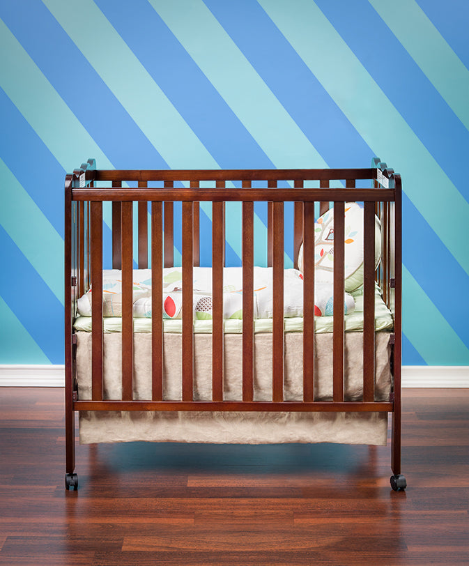 Fizzy Baby's 3 level Portable Crib now Available at PishPoshBaby!